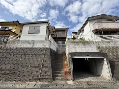 Hanazono 6-chome, Nishi-ku, Kumamoto City 2-story building 4DK