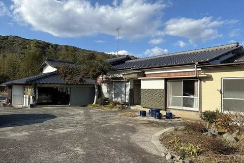 2F 8DK, Sub, Innai-cho, Usa-shi, Osaka

4.3 million yen