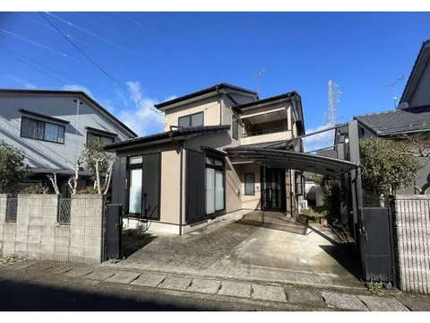 ◆6-minute walk to the nearby convenience store◆A lush and quiet residential area◆5-minute walk to the park