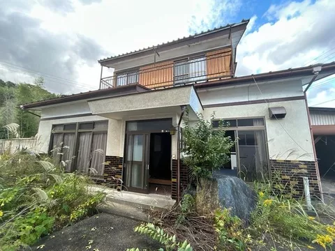A tranquil location with expansive rural scenery, a south-facing two-story 5DK with good sunlight