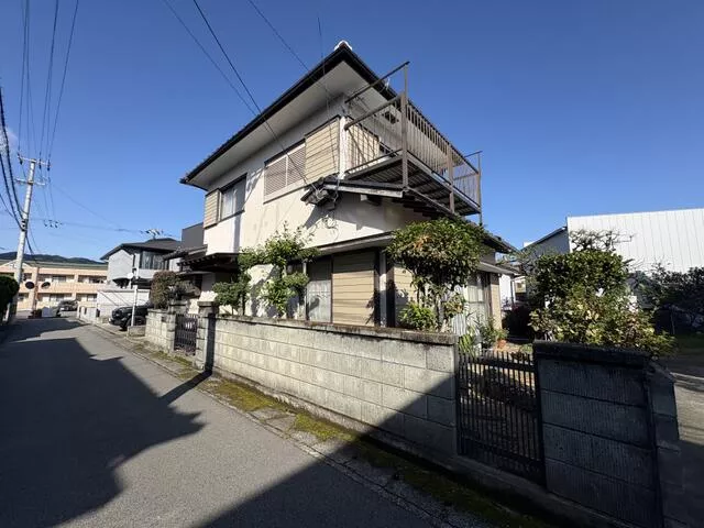 14 minutes by bus from JR Naruto Line "Naruto" Station, 6 minutes on foot from Naruto Elementary School