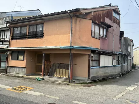 Nakaniikawa-gun Kamiyama Town, Showa Town (Kamiyama Station) 2-story building 10DK