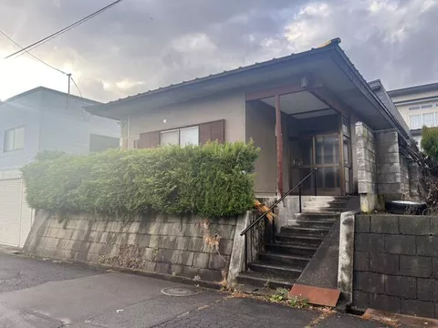 Hirosaki-shi, Hirosaki-shi Oaza-Asahigaoka 2-chome (Hirosaki-gakuin-daimae Sta.) Single story house, 5DK

5DK