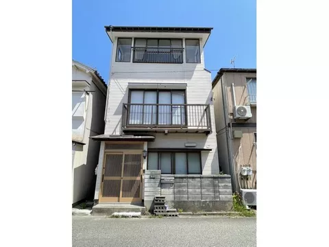 Good access to various places in Furumachi◎ A used three-story house.