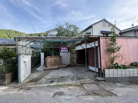 Uto City, Shimoamida Town (Amida Station) 2-story building 6LDK