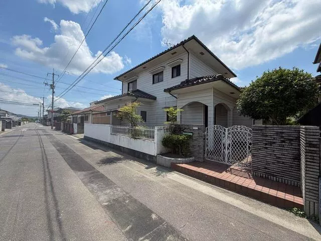 Okayama City, Higashi Ward, Kusakabe (Kamimichi Station), two-story building, 5SLDK