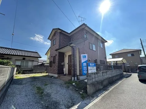 [Open house held] Under renovation / Parking for 2 cars available / Front road width approximately 6m / Quiet residential area