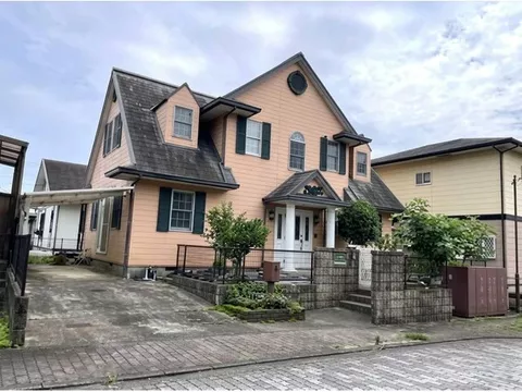 [Vacant house and provisional reservations being accepted] \ Land area over 60 tsubo, spacious 4LDK + storage included ♪ /