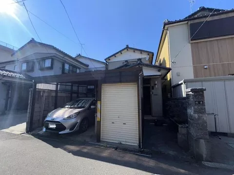 22 minutes by bus to Tsukuba Express "Moriya", 1 minute on foot