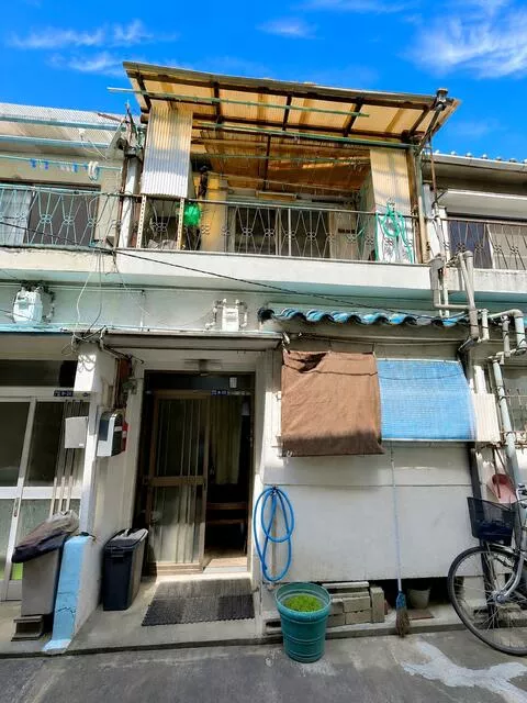 12 minutes on foot from Kintetsu Minami Osaka Line "Takaminosato" Station
