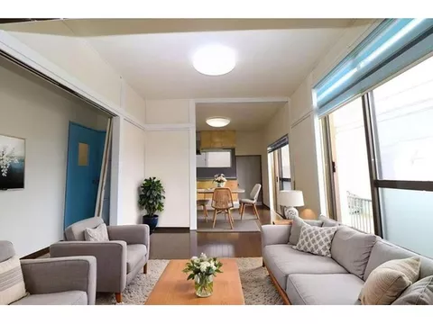 From 170,000 yen per month - A bright home on a southeast corner lot! Convenient location, 4 minutes on foot to a convenience store.
