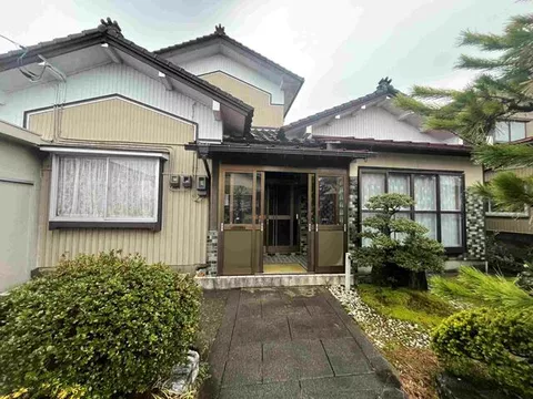 Shimonikawa-gun Asahi Town Higashikusan (Tomari Station) 2-story 6LDK