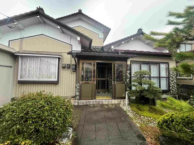 Shimonikawa-gun Asahi Town Higashikusan (Tomari Station) 2-story 6LDK