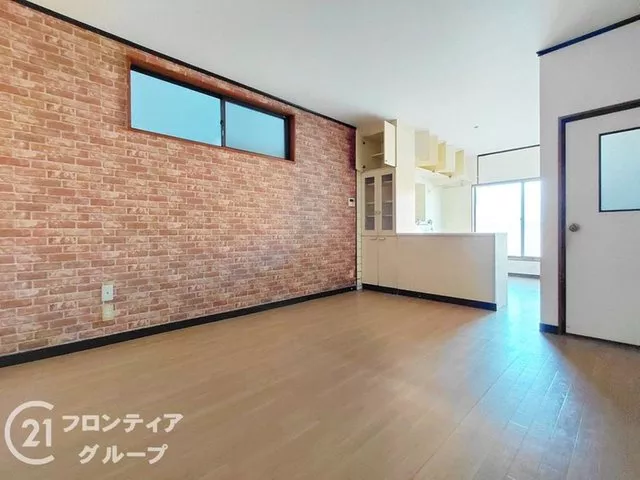 【3-story building with shutter garage + immediate viewing available!】 Two-sided balcony / storage included