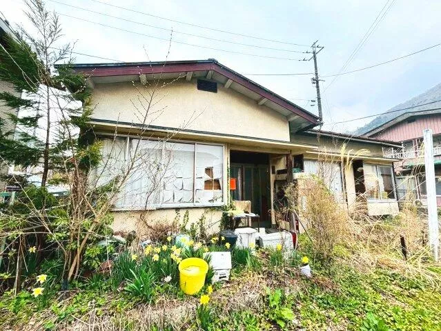 Shiobara, Nasushiobara city （Kamimiyori Shiobara Onsenkuchi station） Single-story building 4K

Single-story building 4K