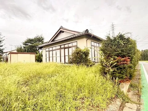 Property available for viewing at any time as it is a company-owned listing. Vertical parallel parking for 4 cars / single-story house / elementary school 120m / 4LDK