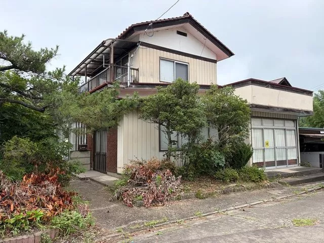 ■ 10 minutes on foot from Tominokawa Station, a spacious living area of about 416 tsubo