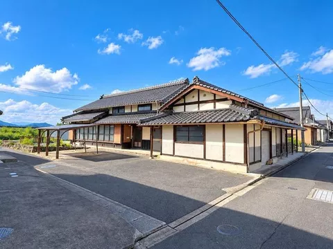 ■Three-way road access × Old folk house with parking for 10 cars! ■Meiji era construction × 6DK + 2S large space