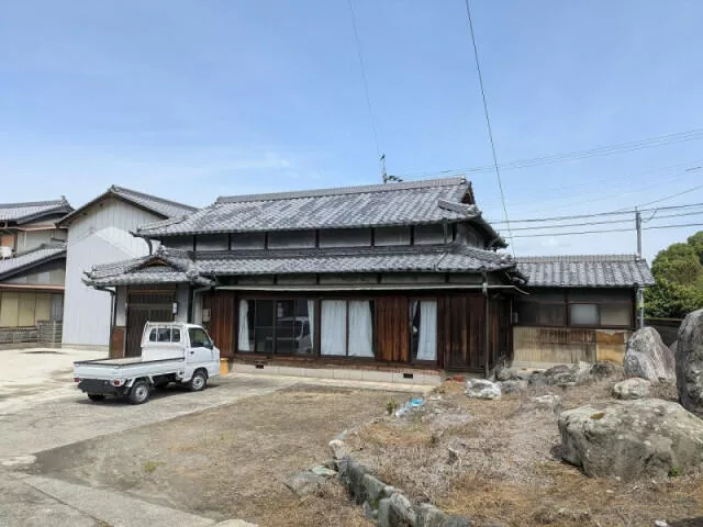 Yoshinogawa City, Yamakawa Town, Kihon (Awa-Yamakawa Station) Single-story building 6DK