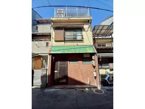 About a 12-minute walk from Kintetsu "Kawachi-Kosaka" station! Good sunlight with a roof balcony!