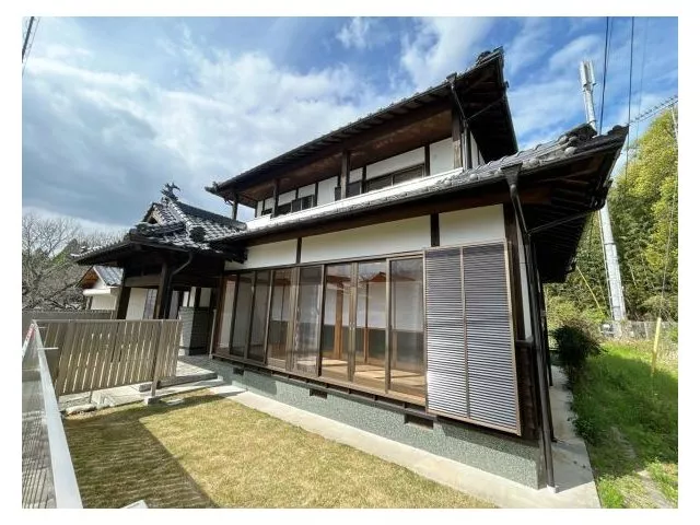 [Open house held] Interior and exterior renovation completed / Parking for 4 cars available / Garden space available /