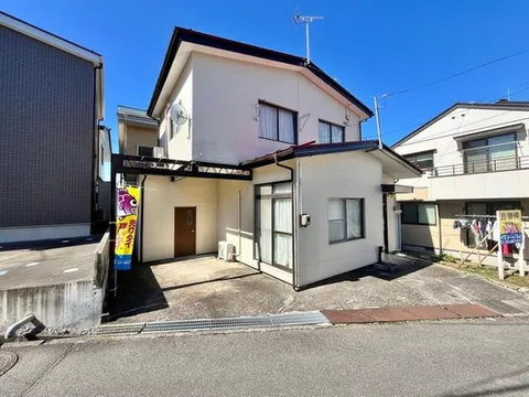 A detached house in a livable residential environment close to Kaiseiyama Park.
