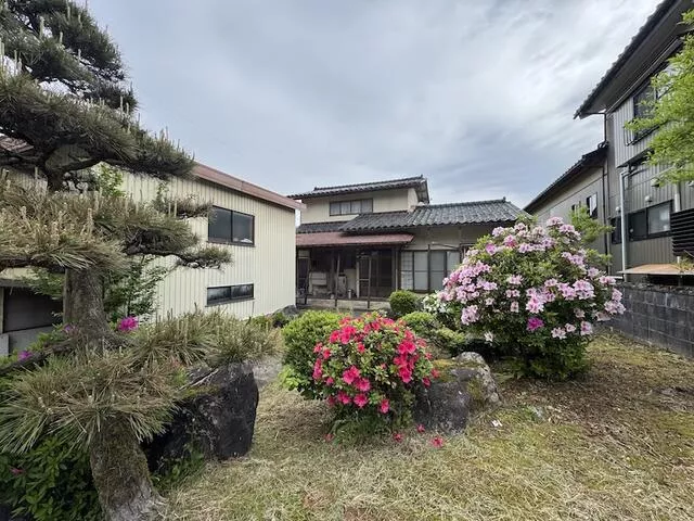Toyama City, Yao Town, Umeien Town 1-chome (Echichu-Yao Station) 2-story building 6K