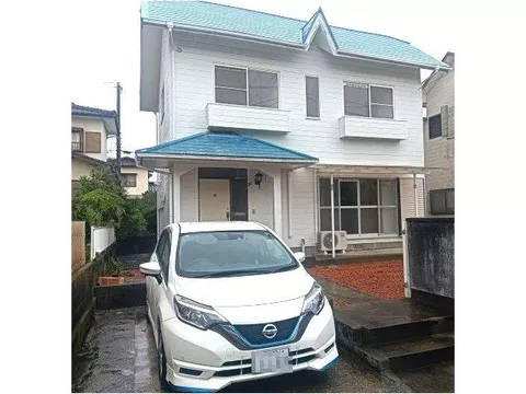 Renovated used house, ready for immediate occupancy. Purchase as a rental property is also welcome.