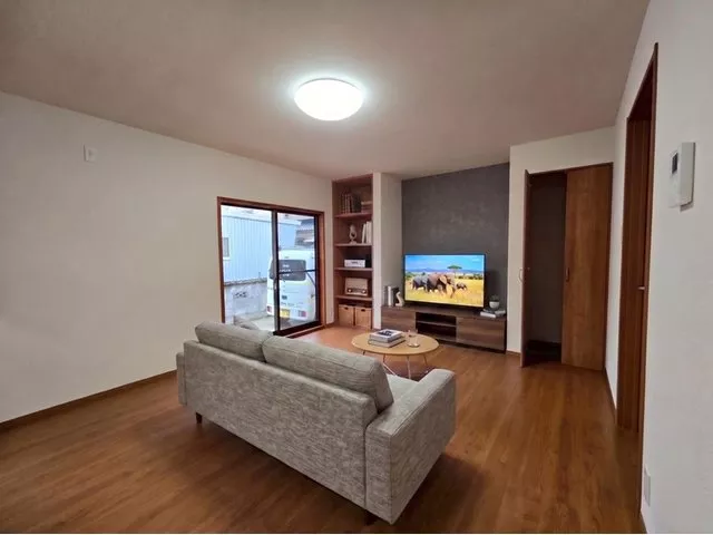 Viewings are available anytime! Please feel free to contact us! Moving support price!