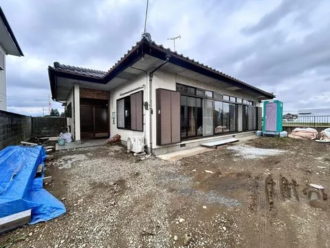 Open house event held / Renovation in progress / Interior and exterior renovation planned / Garden space available