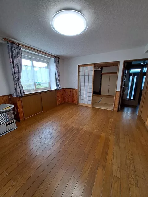 Used single-family home in Asahikawa City, Shunkodai 3-jo - Image 4