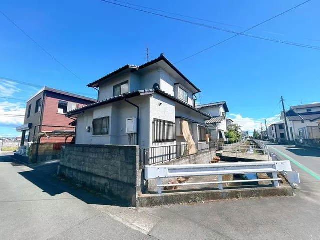 [Open House Held] [Currently for Sale] Parking for 2 cars available / Corner lot / South-facing / Quiet residential area
