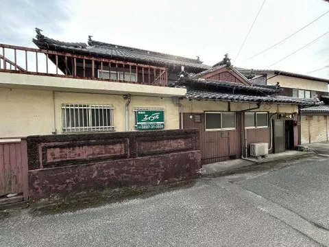 Saijo city, Kawarazu (Iyo Miyoshi station) 2F, 10LDK

3,500,000 yen