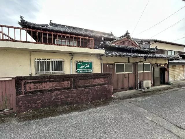 Saijo city, Kawarazu (Iyo Miyoshi station) 2F, 10LDK

3,500,000 yen