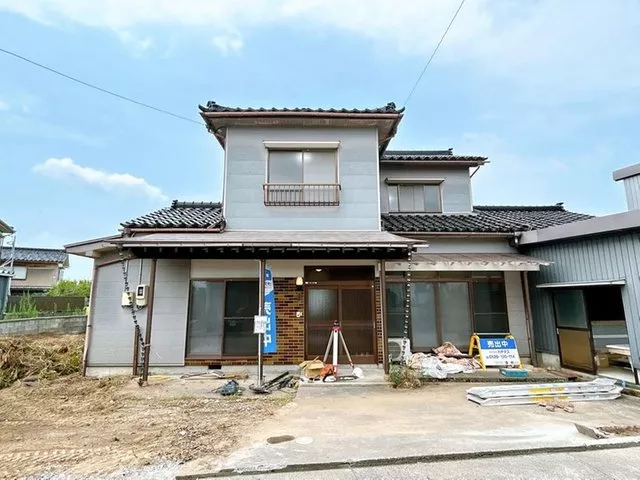 [Open house held] Exterior renovation planned / Parking for 4 cars available / Quiet residential area