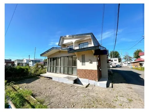 【Open house held】【Interior and exterior renovations completed】【Move-in available within the year】【New water facilities replaced】