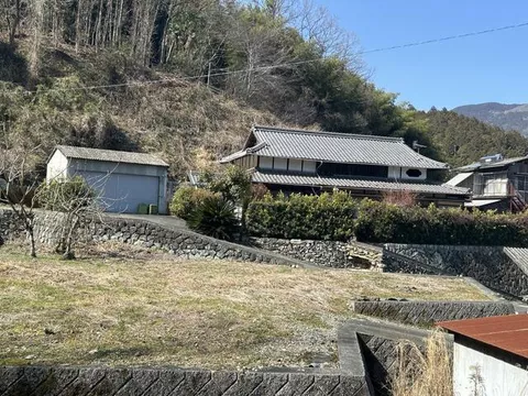 Ozu City, Akura (Iyo-Hirano Station) Single-story building 8DK