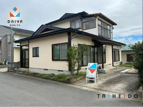 ■ Quiet residential area close to a park ■ Property with a sunroom for peace of mind even during sudden rain