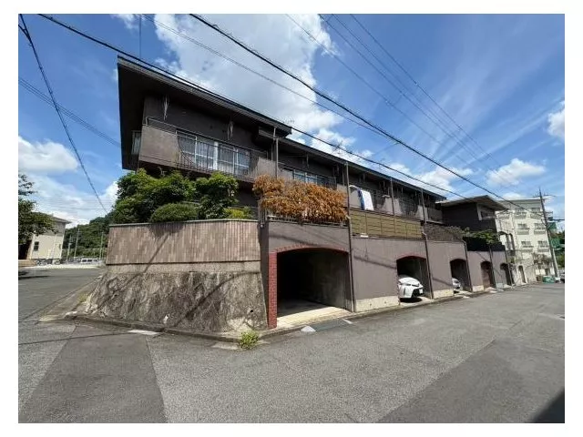 House made of reinforced concrete × with built-in garage × south-facing garden and south-facing balcony