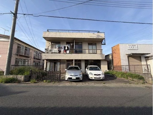 9 minutes on foot to the station, 6LDK two-family house, parking available for up to 3 cars
