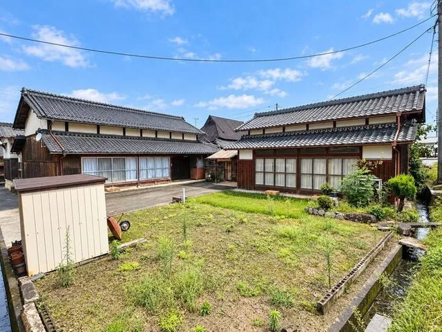 Approximately 174 tsubo of land! 5DK single-story house with a garden, parking for 4 cars + approximately 52 tsubo of land nearby!