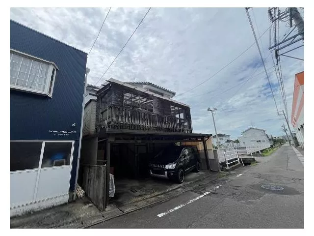 ◆Spacious 5DK◆With carport◆Japanese-style room◆All rooms over 6 tatami mats◆Good sunlight◆Quiet residential area