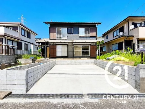 Online support available! Interior and exterior renovations completed! Parking for 3 cars ◎ Within walking distance to elementary and middle schools ♪