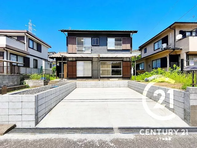 Online support available! Interior and exterior renovations completed! Parking for 3 cars ◎ Within walking distance to elementary and middle schools ♪