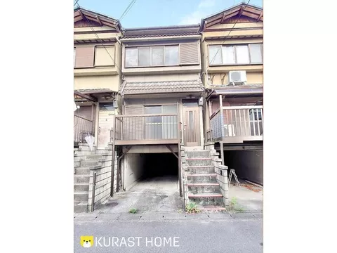 Spacious 5DK with plenty of rooms! Great for investment, easy parking due to the 6m wide road!