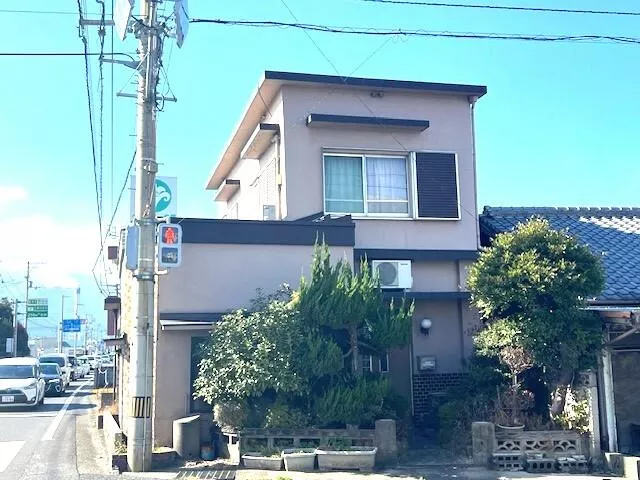 Kawanoe-cho, Shikokuchuo-shi (Kawanoe station) 2F 4LDK

5.8 million yen