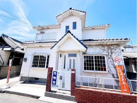 ■ A home where each family member can cherish their own "me time" ■ Immediate on-site viewing available
