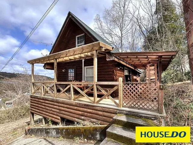 There is also a wood stove, and you can feel a quiet and nostalgic atmosphere at night.