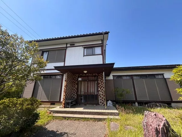 Price reduced!! Good indoor condition♪ 2 parking spaces available♪ Good sunlight corner lot♪