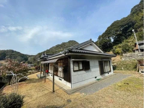 - One-story house - Has a field - For those who want to spend a relaxed time - Feel free to inquire